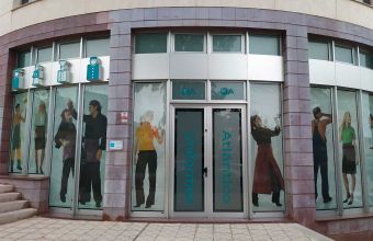 Nuestras tiendas y Horario